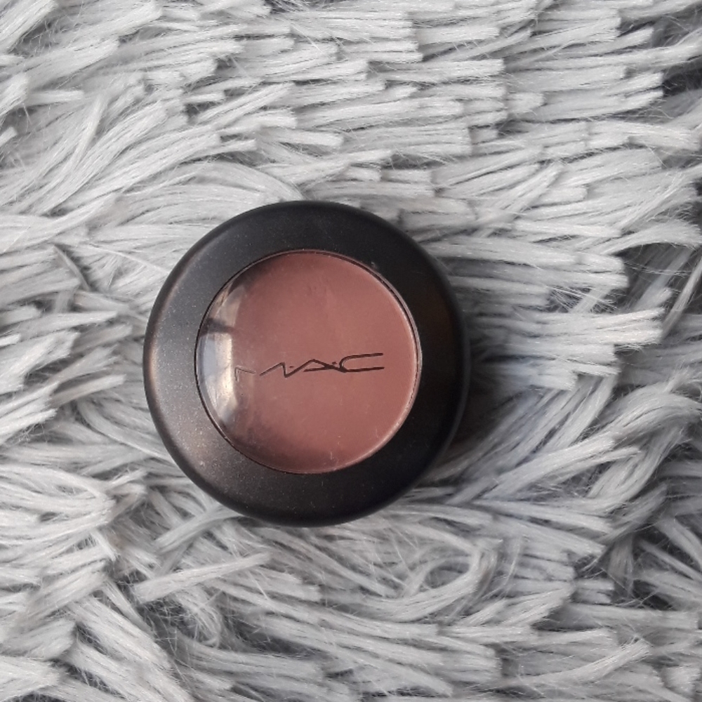 Mac cosmetics eyeshadow